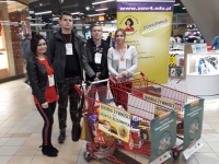 Świąteczna zbiórka żywności przez wolontariuszy z ZS Nr 4 w Dębicy już po raz drugi!